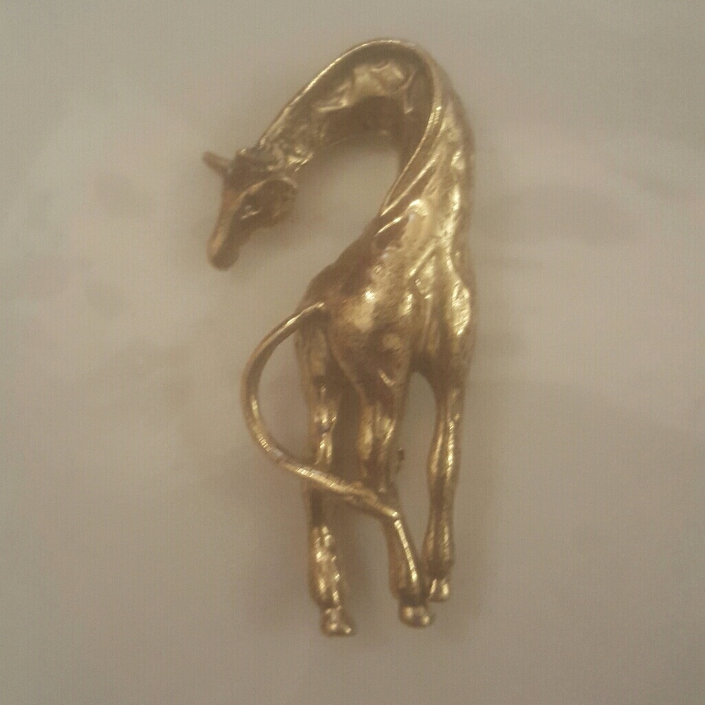 Golden Giraffe Pin